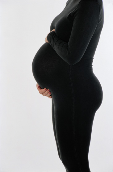 Infiziert sich eine Frau während der Schwangerschaft erstmalig, besteht in der Regel keine Gefahr für sie und das Ungeborene.
