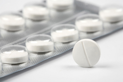 Arzneimittel mit den Wirkstoffen Ibuprofen oder Paracetamol helfen gegen Fieber und Schmerzen.